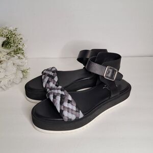 GL ATTILIO GIUSTI LEOMBRUNI
Mirea Platform Ankle Strap Sandal In Nero/ Carbon